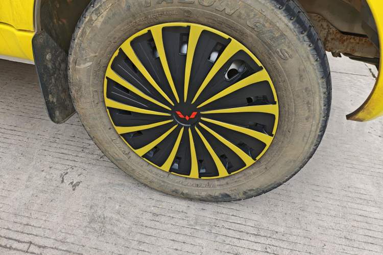 Used Wuling Rongguang 2021 1.5L Extended Standard Model Air-Conditioned Version LAR Right Front Wheel Hub