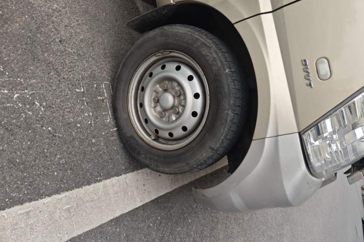 Used Wuling Rongguang 2021 1.5L Extended Standard Version with Air Conditioning – L3C Right Front Wheel Hub