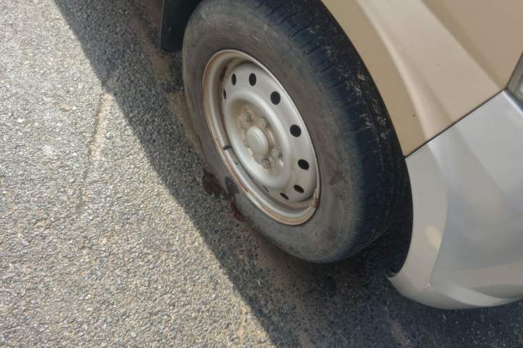 Used Wuling Rongguang 2021 1.5L Extended Basic Window-Sealed 5-Seat L3C Car Right Front Wheel Hub