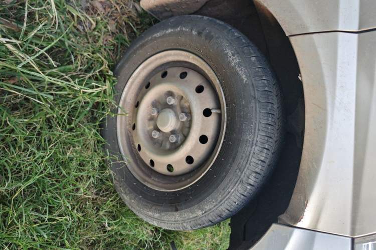 Used Wuling Rongguang 2021 1.5L Extended Standard Version with Air Conditioning – L3C Right Front Wheel Hub