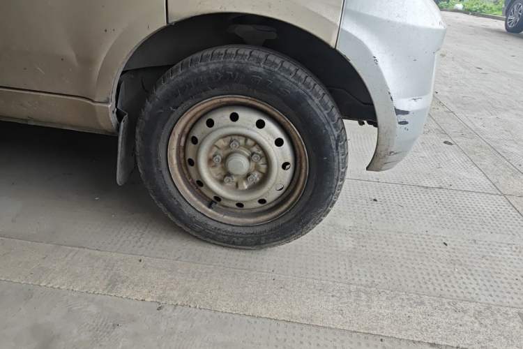 Used Wuling Rongguang 2021 1.5L Extended Standard Version with Air Conditioning – L3C Right Front Wheel Hub