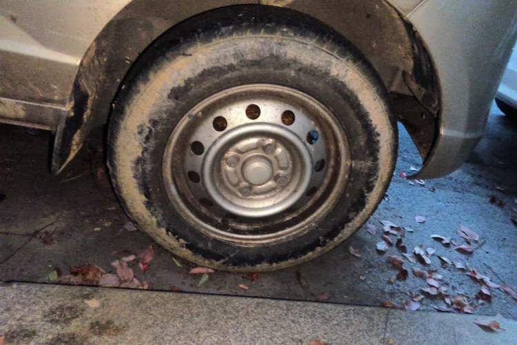 Used Wuling Rongguang 2021 1.2L S Base Model 5-Seater LSI Right Front Wheel Hub