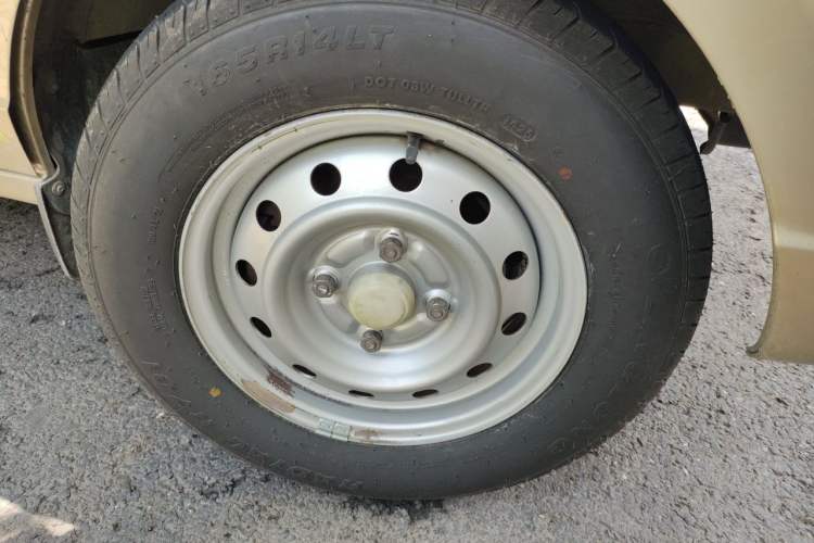 Used Wuling Rongguang 2021 1.2L S Base 7-Seater LSI Right Front Wheel Hub