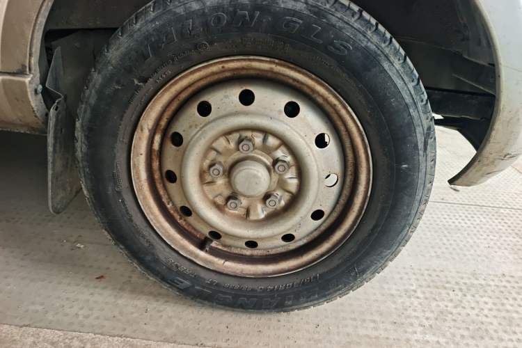 Used Wuling Rongguang 2021 1.5L Extended Standard Version with Air Conditioning – L3C Right Front Wheel Hub