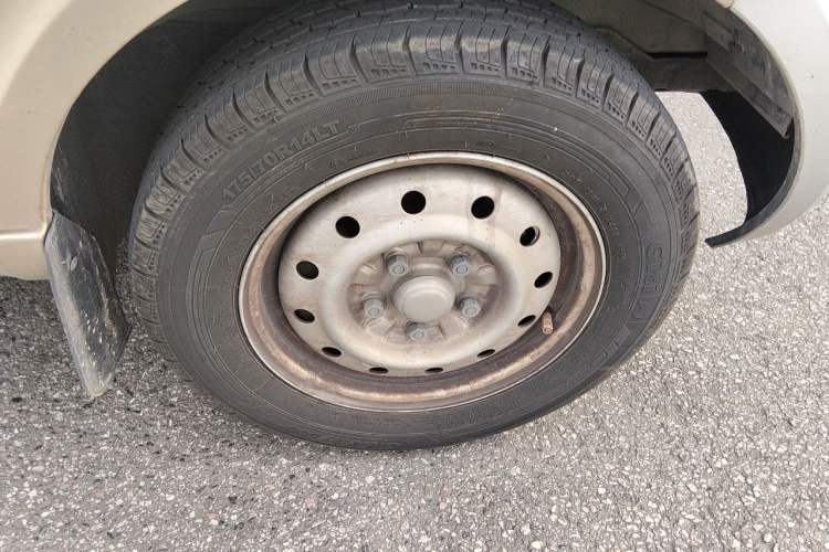 Used Wuling Rongguang 2021 1.5L Extended Basic Version L3C Right Front Wheel Hub