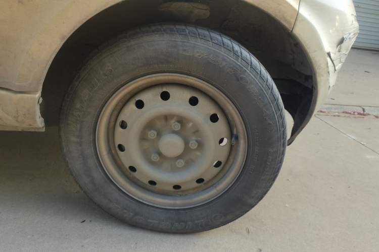 Used Wuling Rongguang 2021 1.5L Extended Basic Version L3C Right Front Wheel Hub