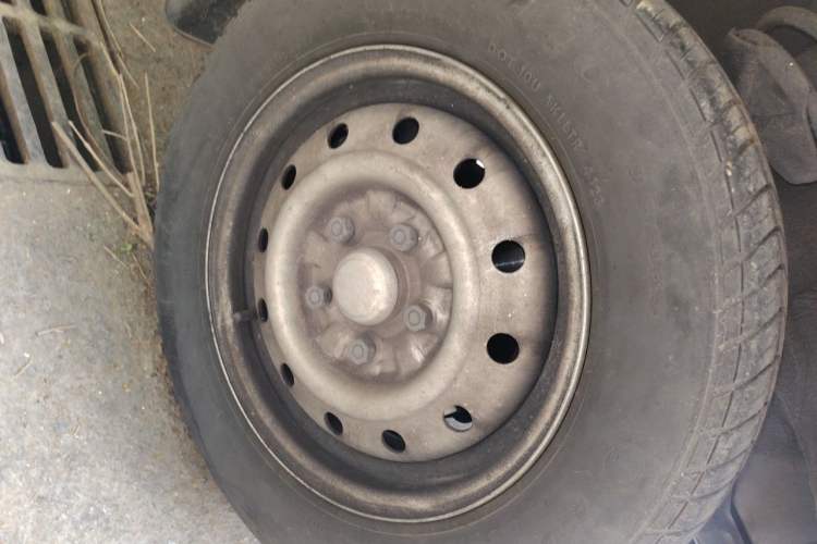 Used Wuling Rongguang 2021 1.5L Extended Basic Version L3C Right Front Wheel Hub