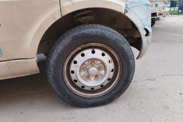 Used Wuling Rongguang 2021 1.5L Extended Basic Enclosed-Window Vehicle 2 Seats L3C Right Front Wheel Hub