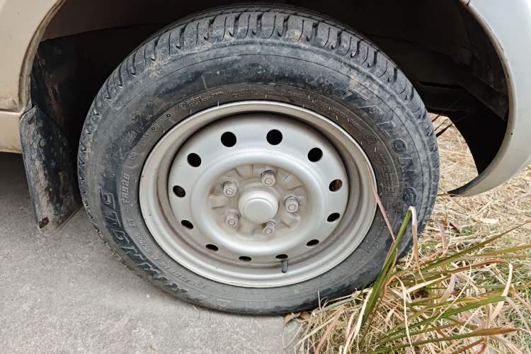 Used Wuling Rongguang 2021 1.5L Extended Basic Version L3C Right Front Wheel Hub