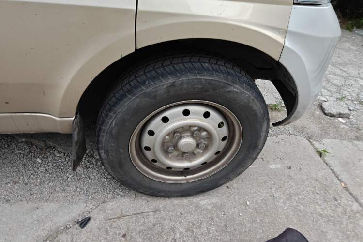 Used Wuling Rongguang 2021 1.5L Extended Basic Version L3C Right Front Wheel Hub
