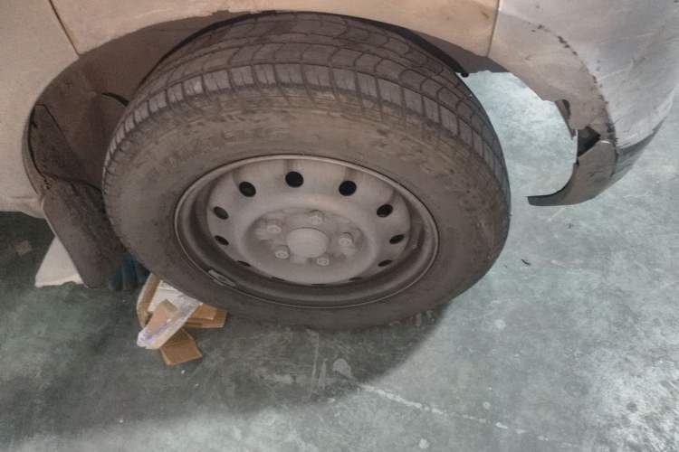 Used Wuling Rongguang 2021 1.5L Extended Basic Window-Sealed 5-Seat L3C Car Right Front Wheel Hub