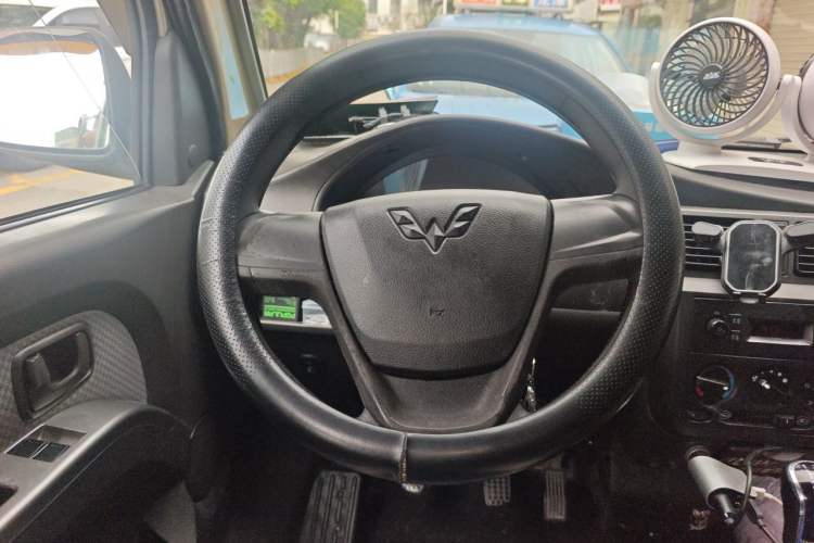 Used Wuling Rongguang 2021 1.5L Extended Standard-Grade Enclosed Window Vehicle Power-Assisted Version 5-Seater L3C Steering Wheel