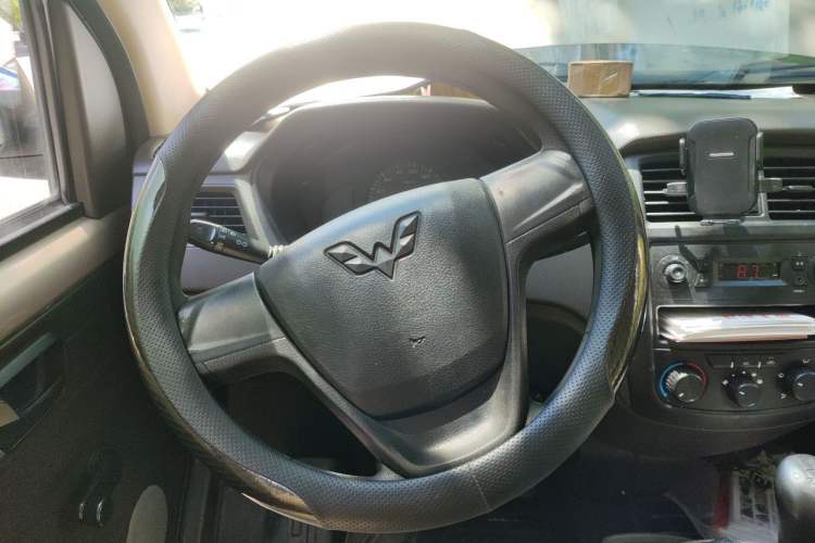Used Wuling Rongguang 2021 1.2L S Base 7-Seater LSI Steering Wheel