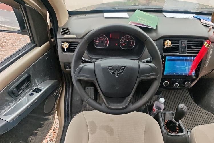 Used Wuling Rongguang 2021 1.2L S Standard Model with Air Conditioning 7-Seater LSI Steering Wheel