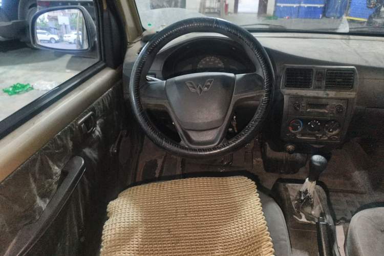 Used Wuling Rongguang 2021 1.5L Extended Basic Window-Sealed 5-Seat L3C Car Steering Wheel