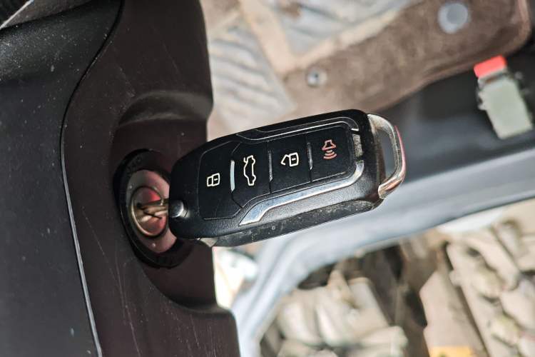 Used Wuling Rongguang 2021 1.5L Extended Standard Model Air-Conditioned Version LAR Vehicle Key