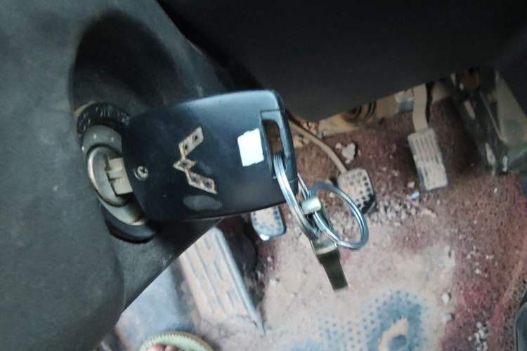 Used Wuling Rongguang 2021 1.5L Extended Standard Version with Air Conditioning – L3C Vehicle Key