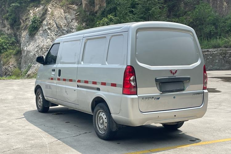 Used Wuling Rongguang EV 2022 Basic Model Enclosed-Window Vehicle with 2 Seats Equipped with Penghui Battery Exterior 3