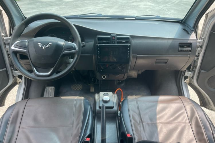 Used Wuling Rongguang EV 2022 Basic Model Enclosed-Window Vehicle with 2 Seats Equipped with Penghui Battery Interior 3