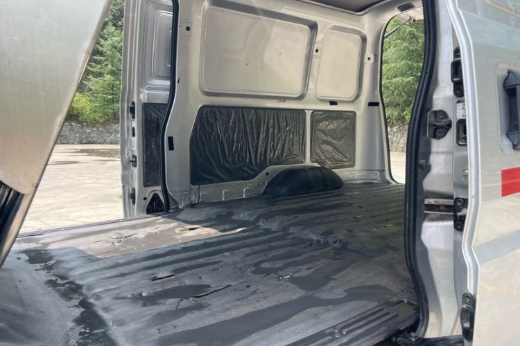 Used Wuling Rongguang EV 2022 Basic Model Enclosed-Window Vehicle with 2 Seats Equipped with Penghui Battery Interior 4
