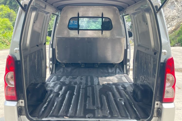 Used Wuling Rongguang EV 2022 Basic Model Enclosed-Window Vehicle with 2 Seats Equipped with Penghui Battery Interior 5