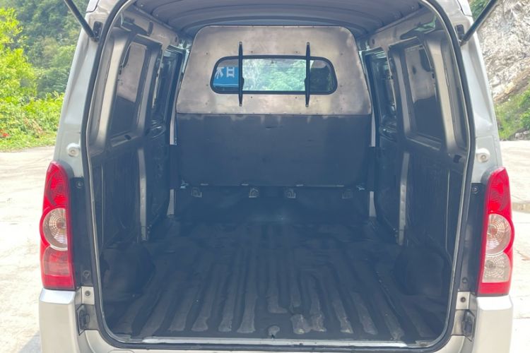 Used Wuling Rongguang EV 2022 Basic Model Enclosed-Window Vehicle with 2 Seats Equipped with Penghui Battery Interior 6