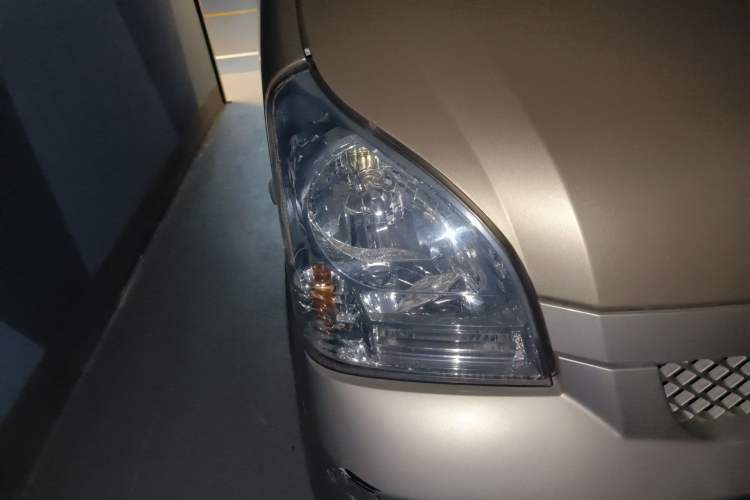 Used Wuling Rongguang EV 2020 Basic Version 7-Seater 300 km Right Front Headlight