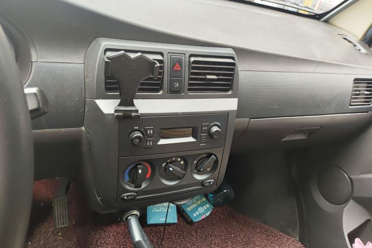 Used Wuling Rongguang EV 2020 Basic Version 7-Seater 300 km Audio And AC Panel