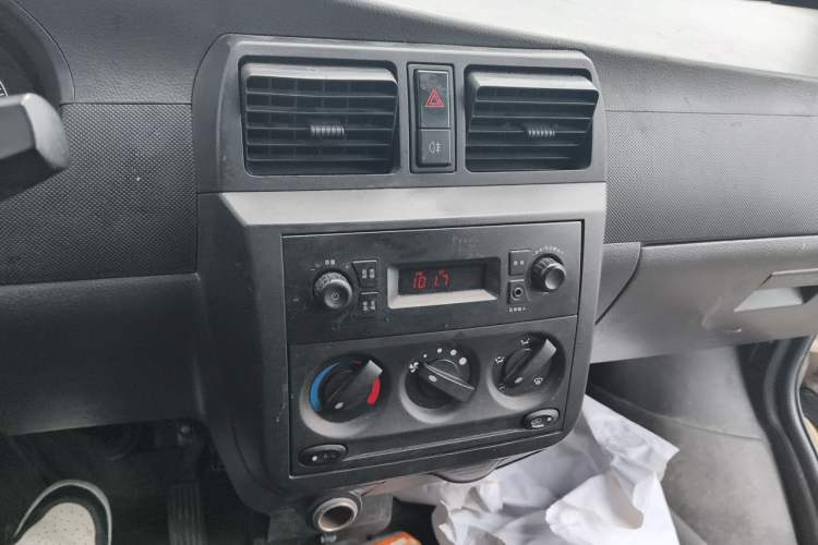 Used Wuling Rongguang EV 2020 Basic Version 7-Seater 300 km Audio And AC Panel