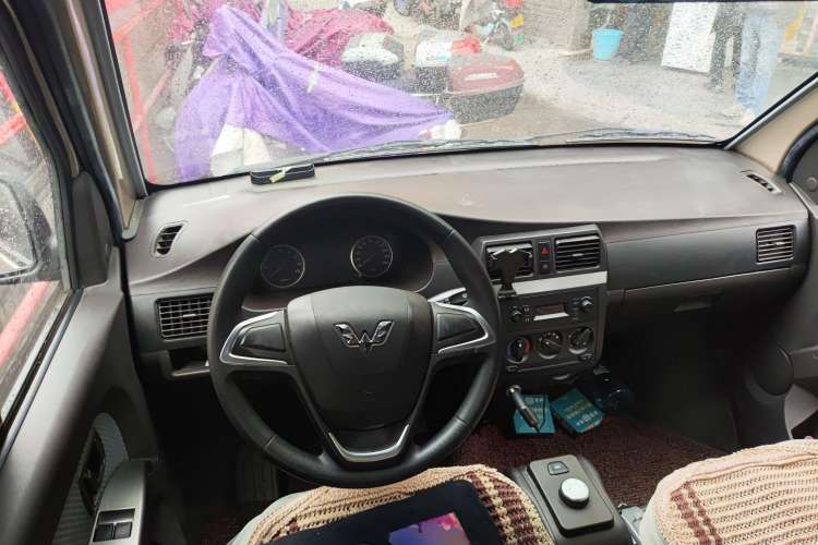 Used Wuling Rongguang EV 2020 Basic Version 7-Seater 300 km Center Console