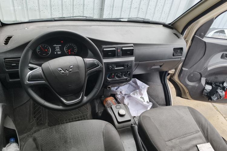 Used Wuling Rongguang EV 2020 Basic Version 7-Seater 300 km Center Console