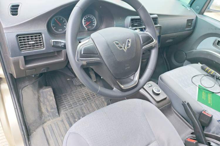Used Wuling Rongguang EV 2020 Basic Version 7-Seater 300 km Center Console