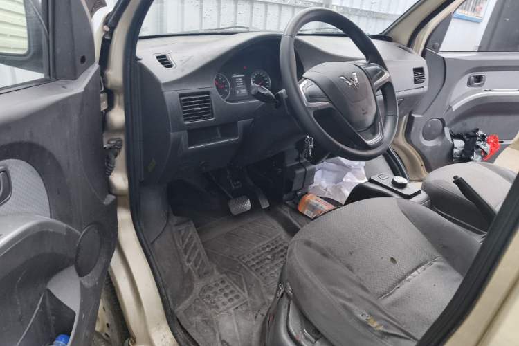 Used Wuling Rongguang EV 2020 Basic Version 7-Seater 300 km Driver Seat