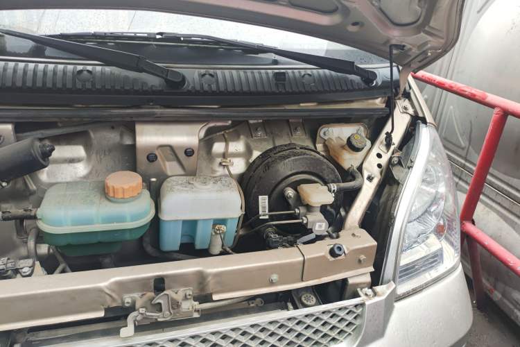 Used Wuling Rongguang EV 2020 Basic Version 7-Seater 300 km Engine Bay Left