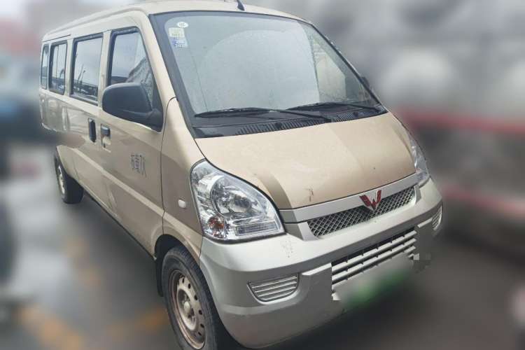 Used Wuling Rongguang EV 2020 Basic Version 7-Seater 300 km Front Right 45 Deg