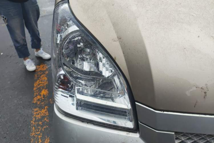 Used Wuling Rongguang EV 2020 Basic Version 7-Seater 300 km Right Front Headlight