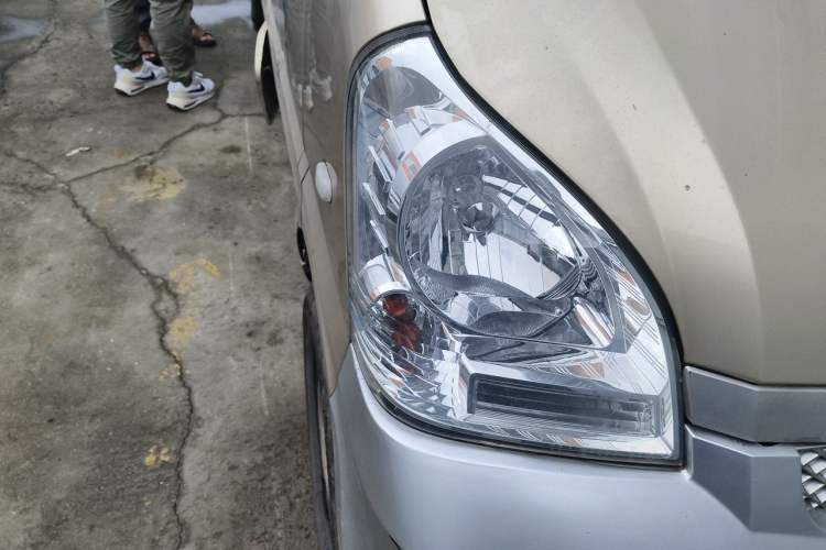 Used Wuling Rongguang EV 2020 Basic Version 7-Seater 300 km Right Front Headlight