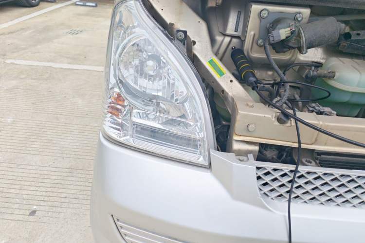 Used Wuling Rongguang EV 2020 Basic Version 7-Seater 300 km Right Front Headlight