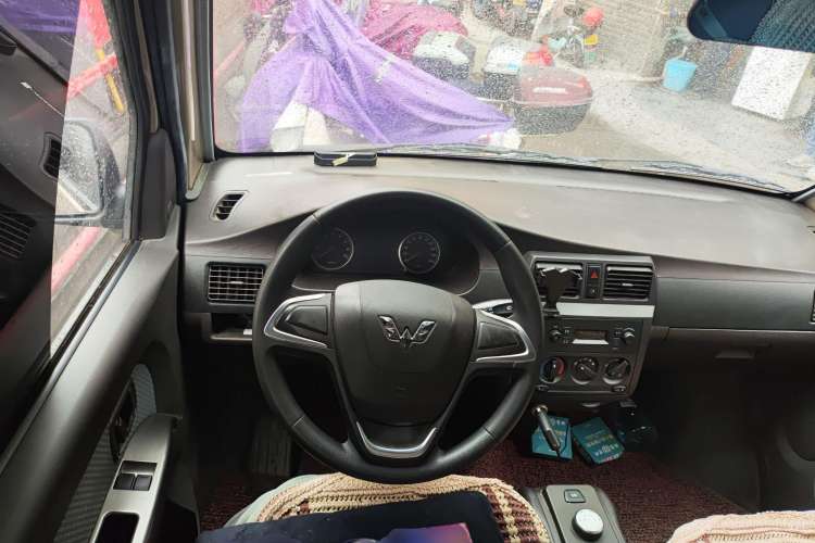 Used Wuling Rongguang EV 2020 Basic Version 7-Seater 300 km Steering Wheel