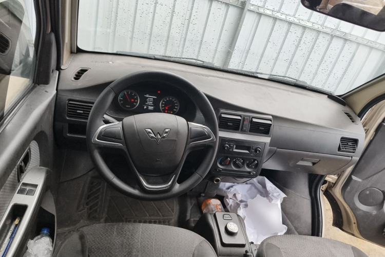 Used Wuling Rongguang EV 2020 Basic Version 7-Seater 300 km Steering Wheel