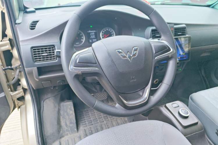 Used Wuling Rongguang EV 2020 Basic Version 7-Seater 300 km Steering Wheel