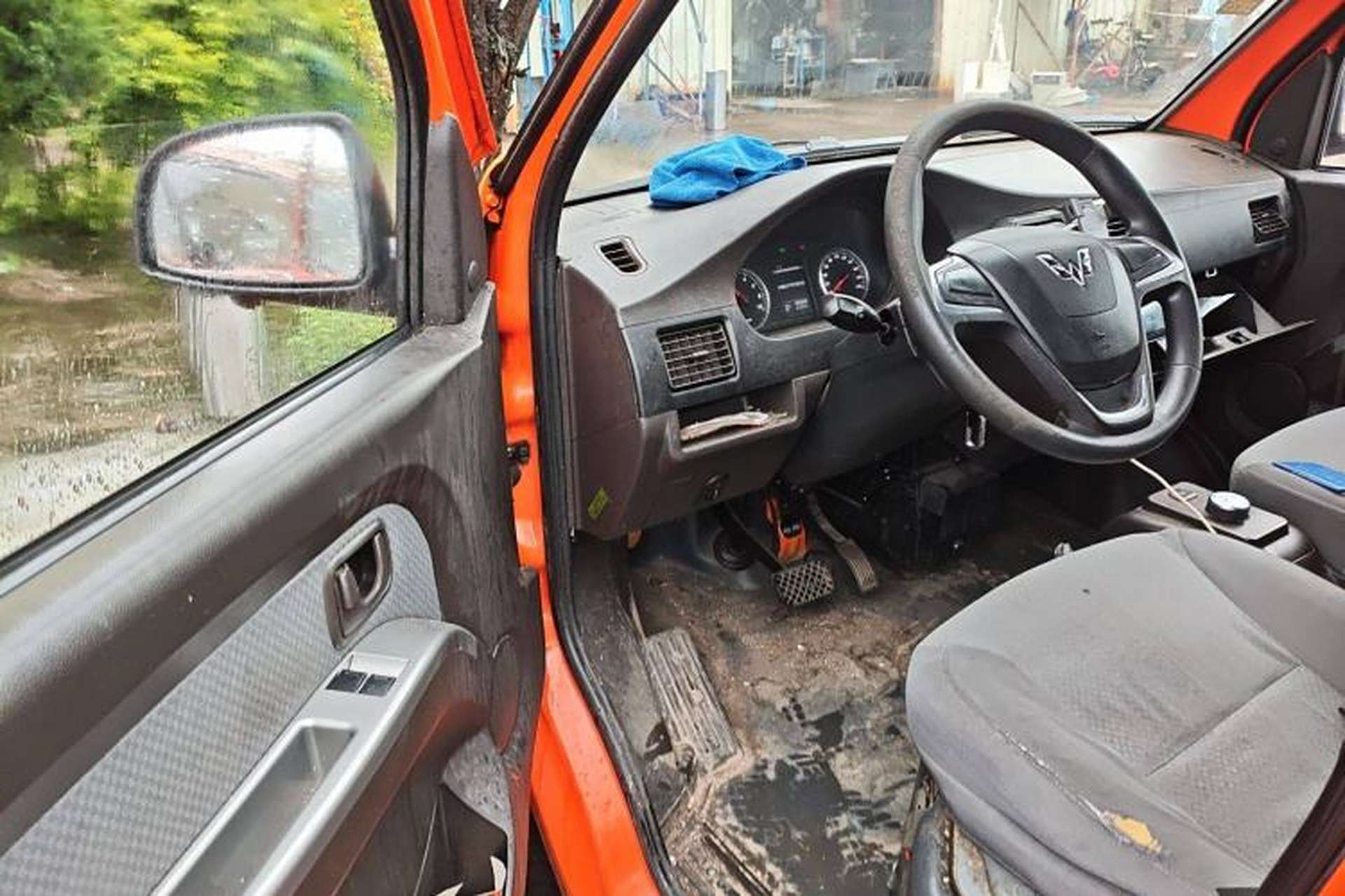 Used Wuling Rongguang EV 2020 Enclosed Window Version Base Model 2 Seats 300 KM Driver Seat