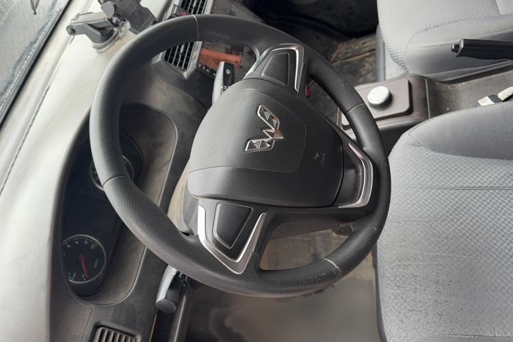 Used Wuling Rongguang EV 2020 Enclosed Window Version Base Model 2 Seats 300 KM Interior 3