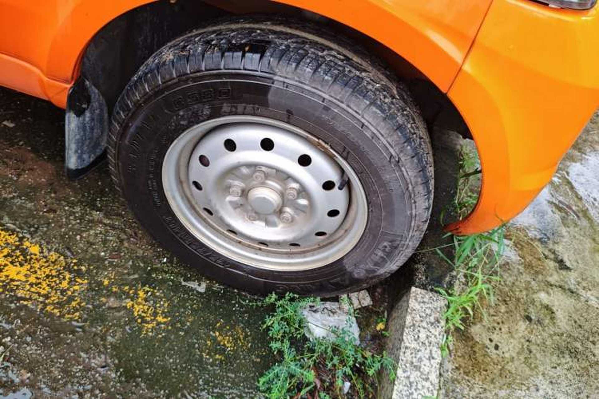 Used Wuling Rongguang EV 2020 Enclosed Window Version Base Model 2 Seats 300 KM Right Front Wheel Hub