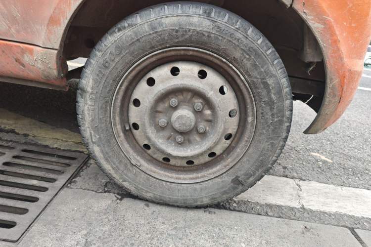 Used Wuling Rongguang EV 2020 Enclosed Window Version Base Model 2 Seats 300 KM Right Front Wheel Hub