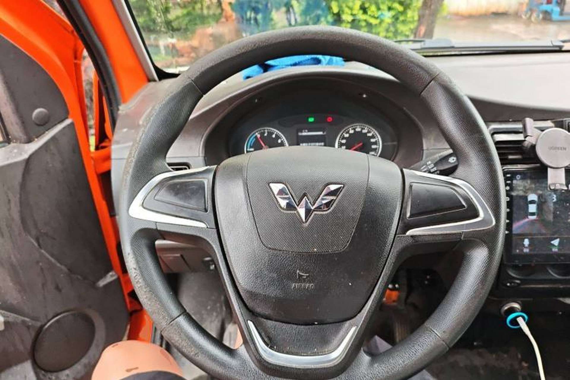 Used Wuling Rongguang EV 2020 Enclosed Window Version Base Model 2 Seats 300 KM Steering Wheel