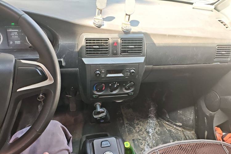 Used Wuling Rongguang EV 2020 Basic Version 7-Seater 300 km Audio And AC Panel