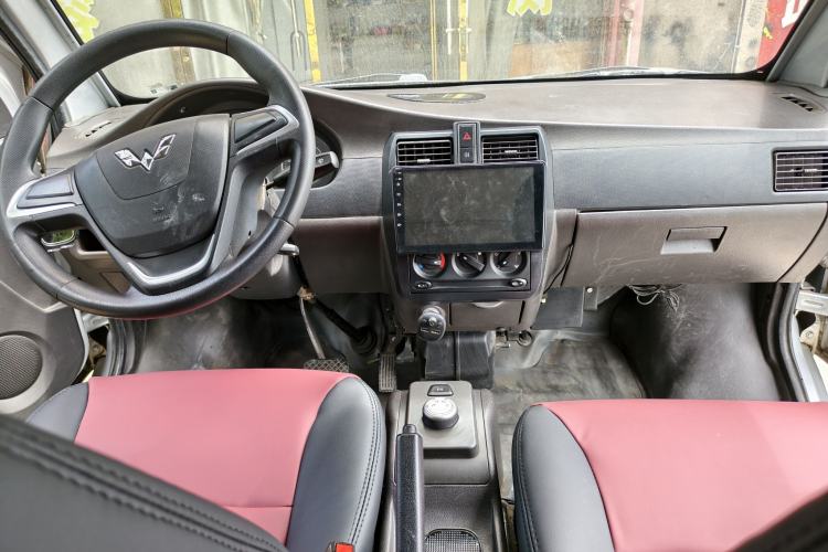 Used Wuling Rongguang EV 2020 Window-Sealed Basic Version 5 Seats 300 KM Audio And AC Panel
