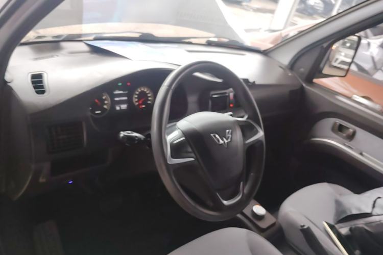 Used Wuling Rongguang EV 2020 Basic Version 7-Seater 300 km Center Console