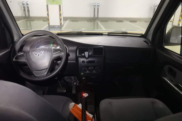Used Wuling Rongguang EV 2020 Basic Version 7-Seater 300 km Center Console